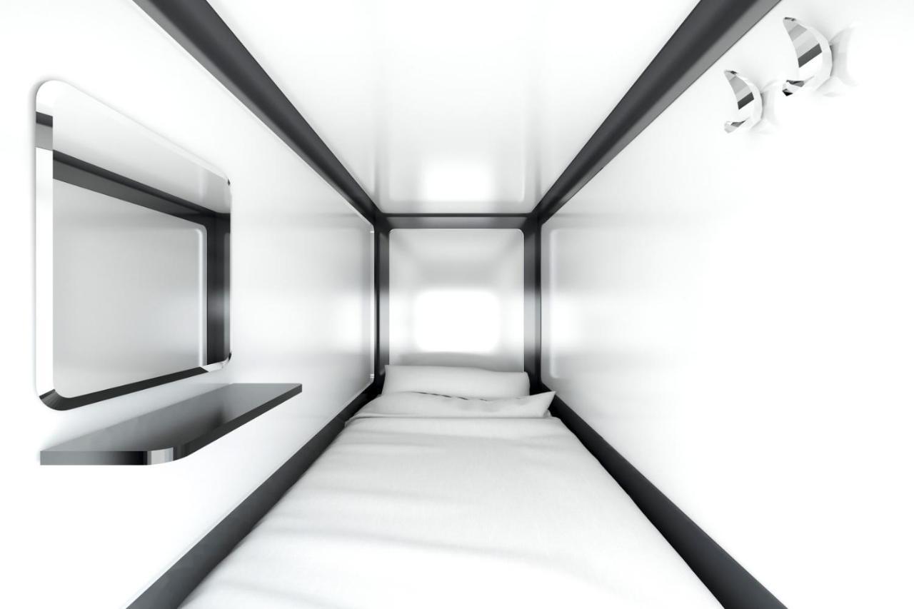 Qube Capsule Hotel Mosca Esterno foto